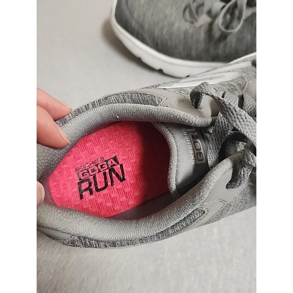 Skechers Womens Size 8 Go Run Goga Mat Grey Sneakers